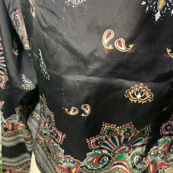 Banjul low v neck blouse - Picture 8 of 8